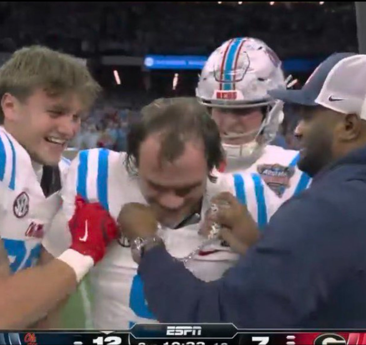 RoyalAndMadSol's tweet image. There is no way Luke Hasz is 21 years old
#SugarBowl