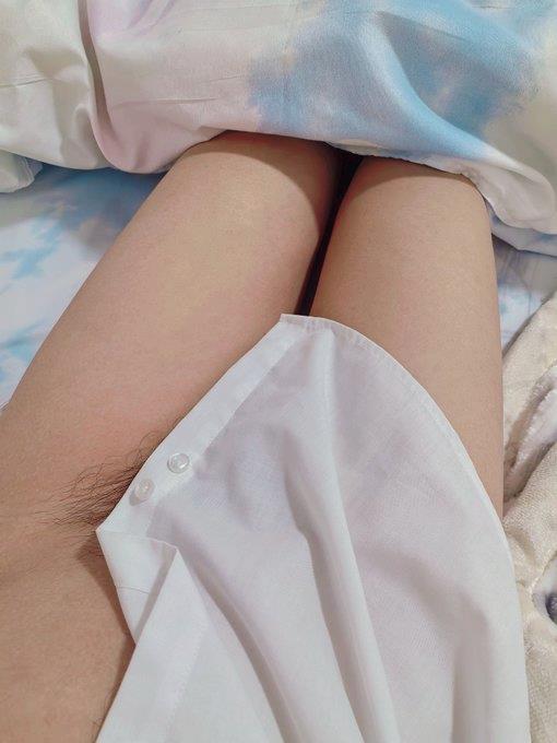 92Alkalde's tweet photo. 给男生看的性爱小技巧：插入后不着急快速挺腰，边慢慢挺腰边用手去摩挲对方的小腹、脊背或者胸部，会很有感觉阴蒂���整个过程中都是��感点，不只限于前戏。尝试在抽插时用手指轻轻画圈或轻按阴蒂配合节奏，能让女人的快感迅速攀升~ https://t.co/rYOEBCYWwq