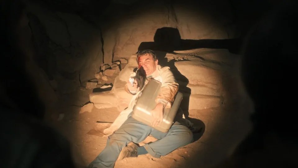 SeriesTWBZ's tweet image. Os Irmãos Duffer sobre como a pedra na maleta é essencial para o spin-off da série 'Stranger Things':

"O spin-off vai explorar isso e explicar, e vocês vão entender. Mas é uma mitologia completamente diferente. Então não é uma exploração profunda do Devorador de Mentes nem nada…