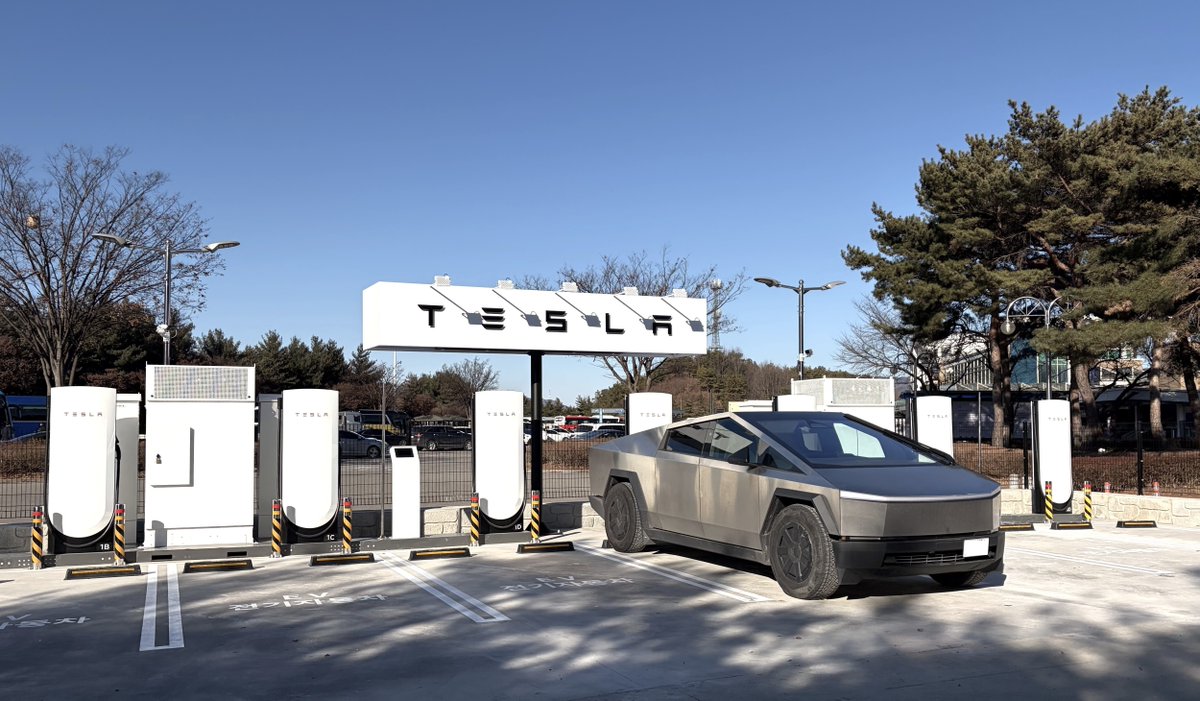 Tesla Charging tweet media