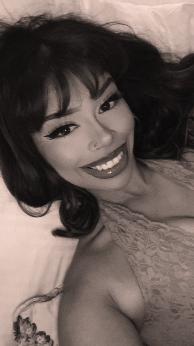 trilllqueen's tweet image. 🪄🕯️🍾