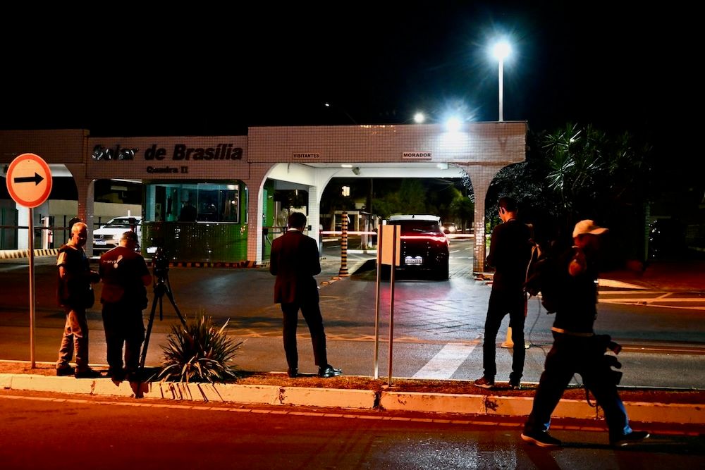 IFEX's tweet image. #Americas 🌎 @VDSorg, together with @FOPEA, @IPYS, @IPYSvenezuela, @FLIP_org, @Conexihon, @FUNDAMEDIOS, @CAinfouy, @IPLEXCR, and @abraji, released the 2024 "Informe Sombra", showing that the state remains the main aggressor against the press. (In Spanish)
ifex.org/es/periodismo-…