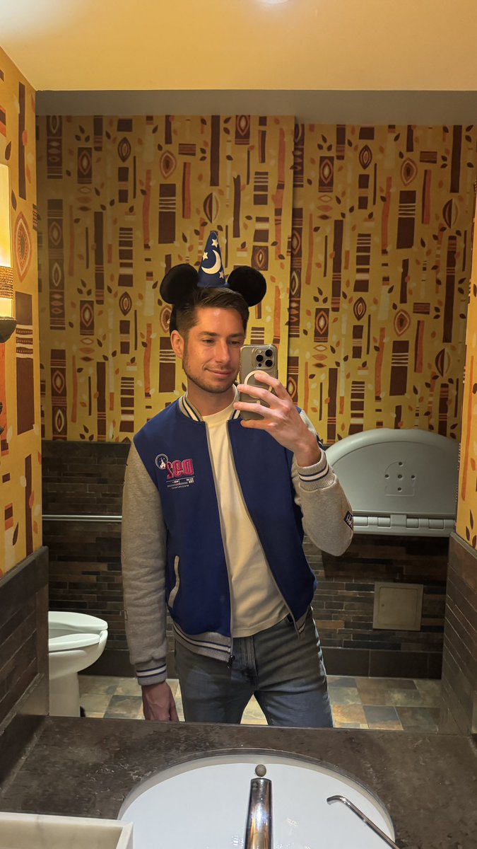 Justin✨ in Bangkok 🇹🇭 tweet media