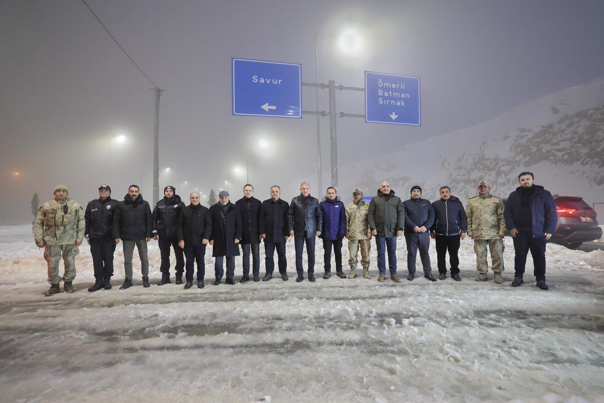 📌 Hop Geçidi

Valimiz Sayın <a href="/tuncay_akkoyun/">Tuncay Akkoyun</a> ;
Ömerli Kaymakamı Furkan Çakır, Yeşilli Kaymakamı Mehmet Sadık Kılıç, İl Jandarma Komutanı Tuğgeneral Tahsin Saruhan, İl Emniyet Müdürü Recep Tecimer, Ömerli Belediye Başkanı Hüsamettin Altındağ, Yeşilli Belediye Başkanı Hayrettin