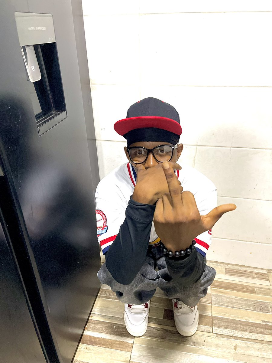 Guysavage_'s tweet photo. It’s a new year thing https://t.co/GrE71nldX0