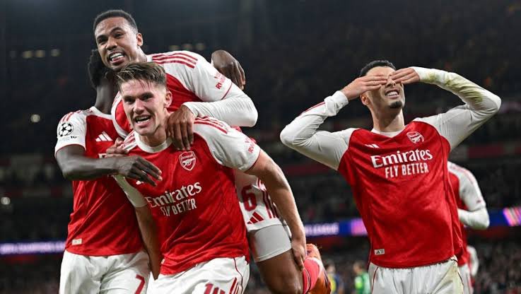 bnhashbool's tweet image. آرسنال في الصدارة وكل الأندية بعدو
الفائز الوحيد من بين الكبار في آخر جولة في الدور الأول في #البريمرليج .
تعثر السيتي وأستون فيلا وليفربول واليونايتد وتشلسي وتوتنهام 
سواء بالتعادل او الخسارة ‼️
#المدفعجية يغردون خارج السرب 
#ارسنال أقوى فريق في العالم حاليا 
#الدوري_الإنجليزي