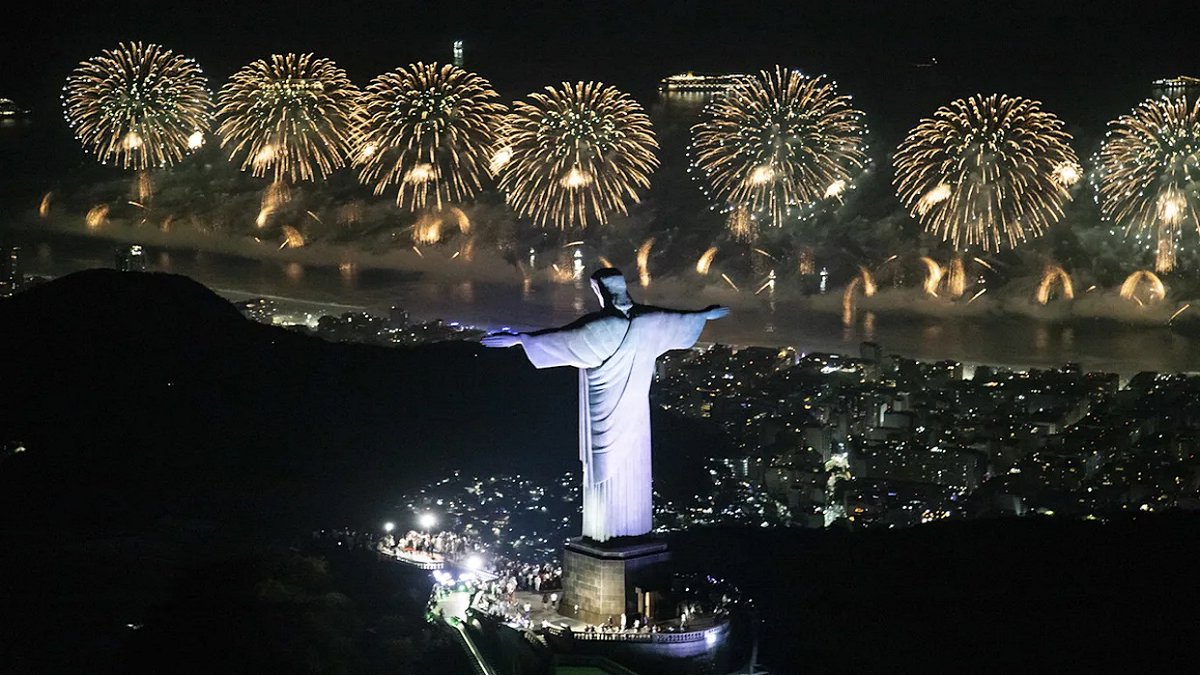 noticierovv's tweet photo. #Internacionales | Río de Janeiro renueva su récord como dueña de la mayor fiesta de fin de año del mundo
Amplía la información aquí: https://t.co/3EduCMt5IH
#NoticiasVenevision #01Ene https://t.co/g0FqsEmFMJ