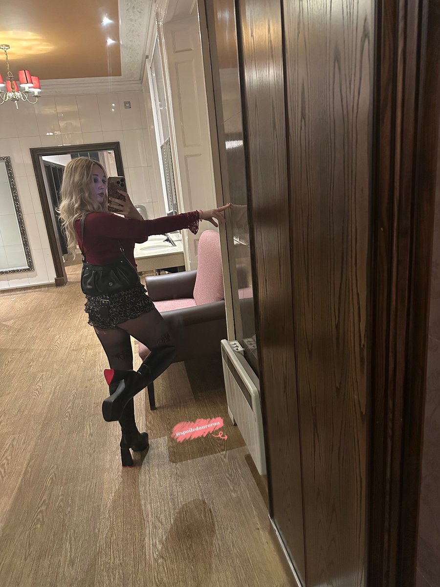 spoiledauroraa's tweet photo. kiss my boots and say thank you https://t.co/QCrGEJQoQI