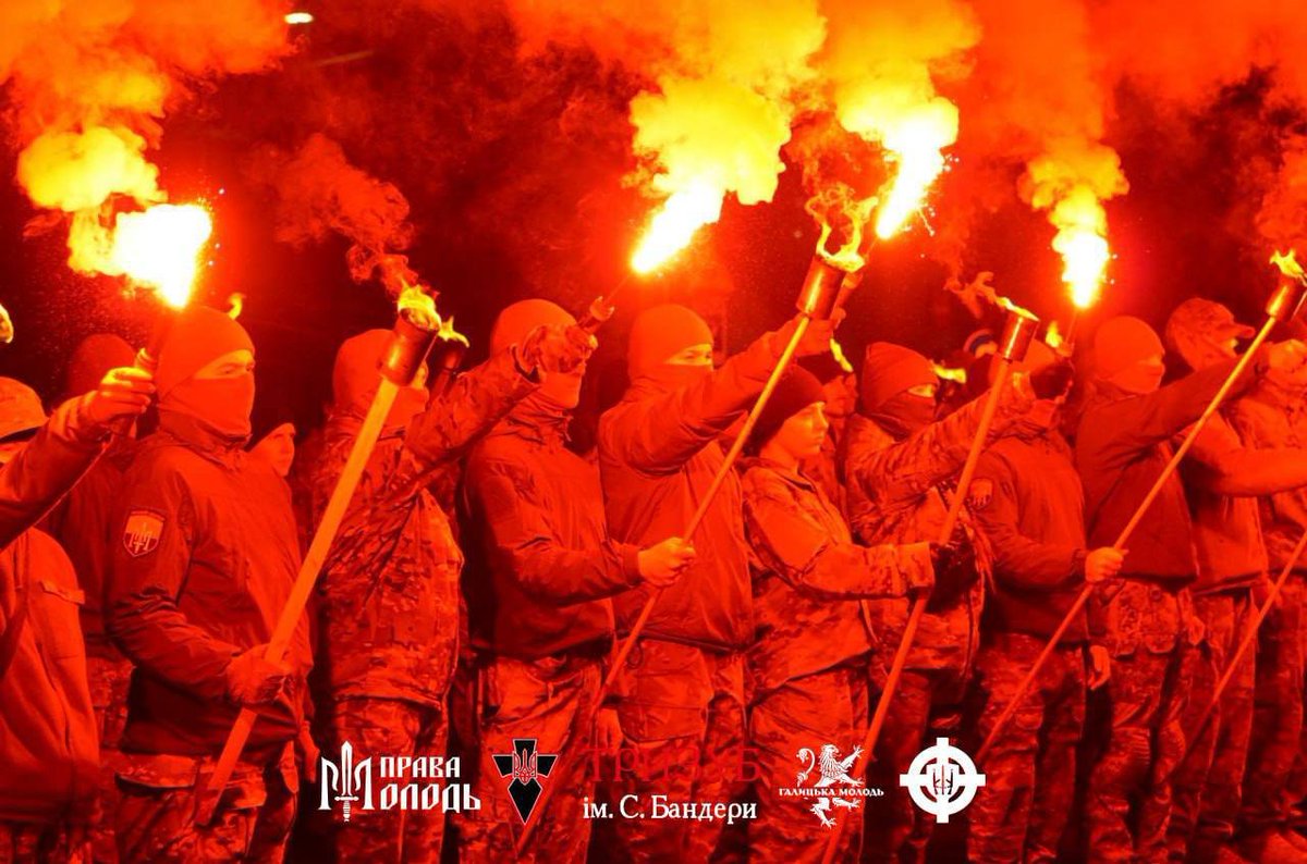 HavryshkoMarta's tweet image. When people ask me why I left Lviv, I show them photos from the Bandera marches.
Jan. 1, 2026.

I’m doing everything I can to make sure my son doesn’t grow up hating others simply because of their ethnic background.

Glory to Humanity.