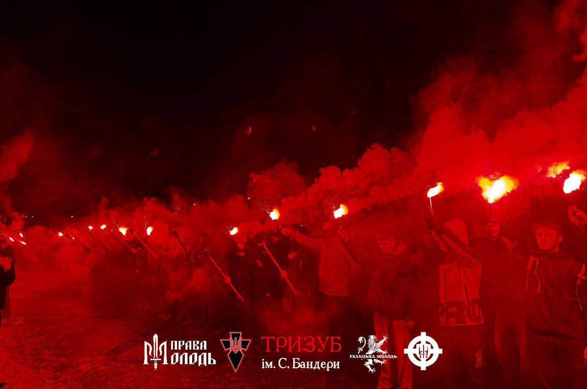 HavryshkoMarta's tweet image. When people ask me why I left Lviv, I show them photos from the Bandera marches.
Jan. 1, 2026.

I’m doing everything I can to make sure my son doesn’t grow up hating others simply because of their ethnic background.

Glory to Humanity.