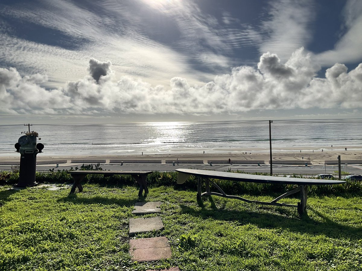 Best wishes for a happy new year 2026 from Malibu lala land! 🍷🎉🎈🌹