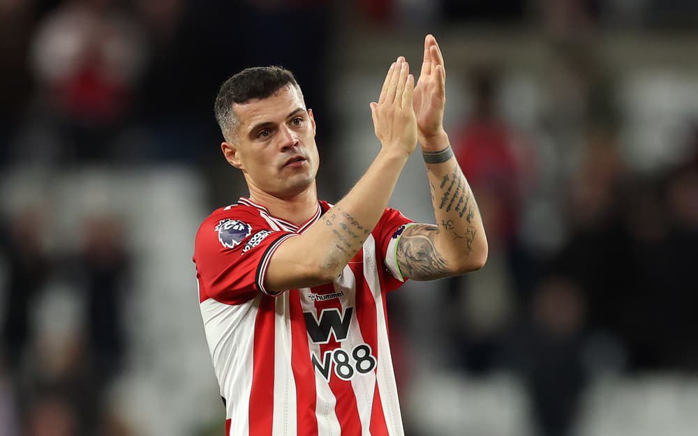 NarithMJ's tweet image. Granit Xhaka and Sunderland added fuel to Arsenal hopes of Winning the Premier League this season by Forcing the Challenger Manchester City to a draw. Weldone 🤝

#arsenal #PremierLeague #SUNMCI
