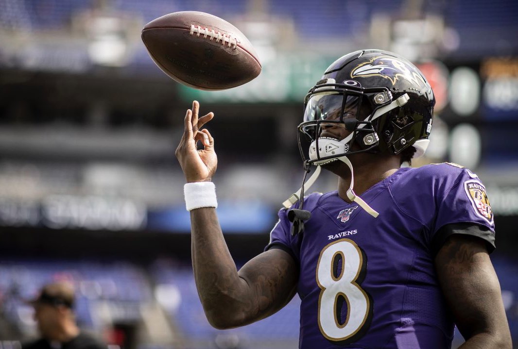 RavenNationLIVE's tweet image. Lamar Jackson today: 

🎱 Confirmed he WILL play Sunday night vs Steelers 
🎱 Says he NEVER gives up on his team 
🎱 Says he ABSOLUTELY wants to stay in Baltimore 

QB1 setting the record straight. 😤