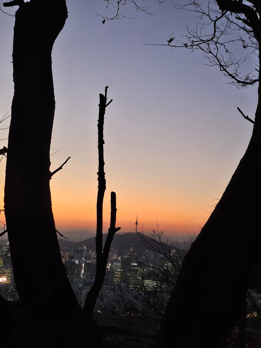 nftspace77's tweet photo. 260102
Good morning mates 🙏 
Seoul city view now https://t.co/wCVMynnc3n
