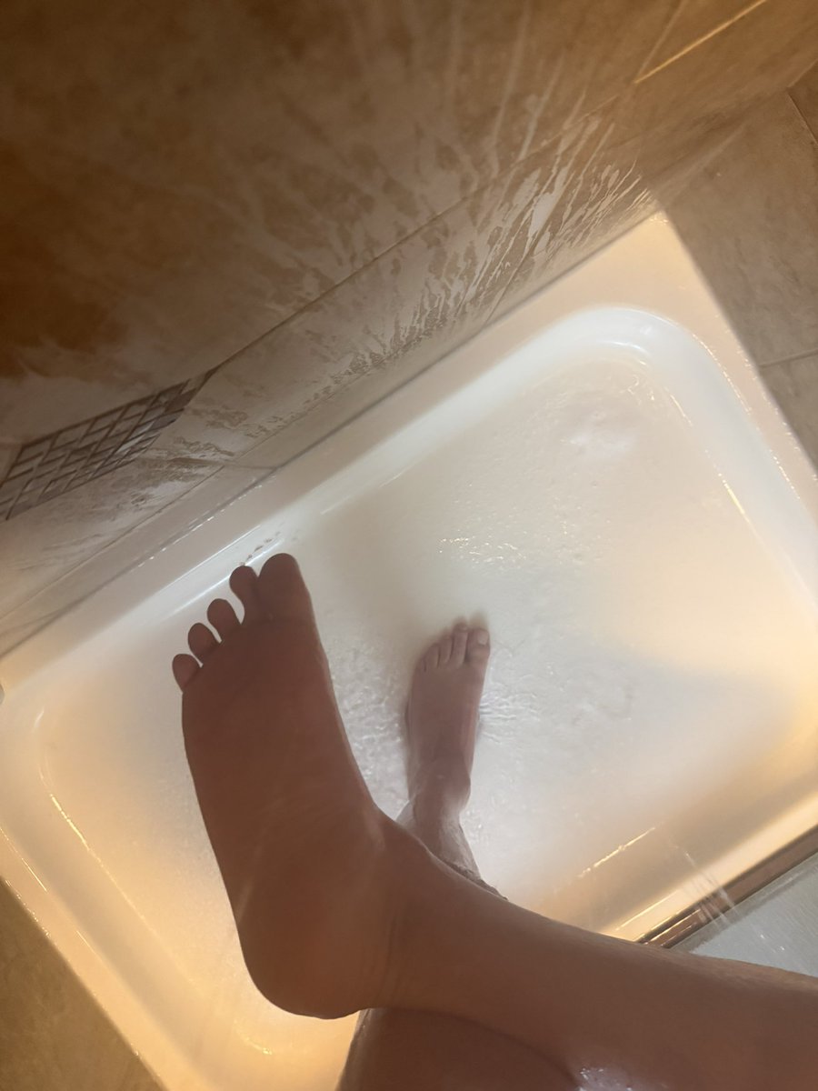 Shower feet 

#bigfeet #bigfoot #size15feet #hugefeet #hugefoot #size15 #size15shoes #tall #tallguy #malefeet #malefootfetish #footdom