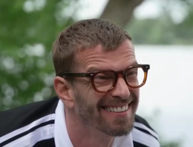 wir alle wenn jemand mit merch teased #jkvsp7