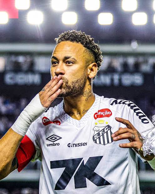 sfccomenta's tweet photo. O pacote de anúncios do Santos até a próxima semana. 

Seremos, nação. Voltaremos a sorrir! 

O futuro é alvinegro praiano 🤍🖤 https://t.co/y0tyxSPsLN