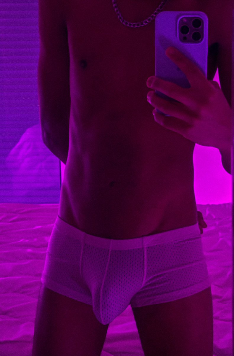 luccas20pv's tweet photo. tem alguém aí querendo pica? 😈 https://t.co/p3s7VY65wM