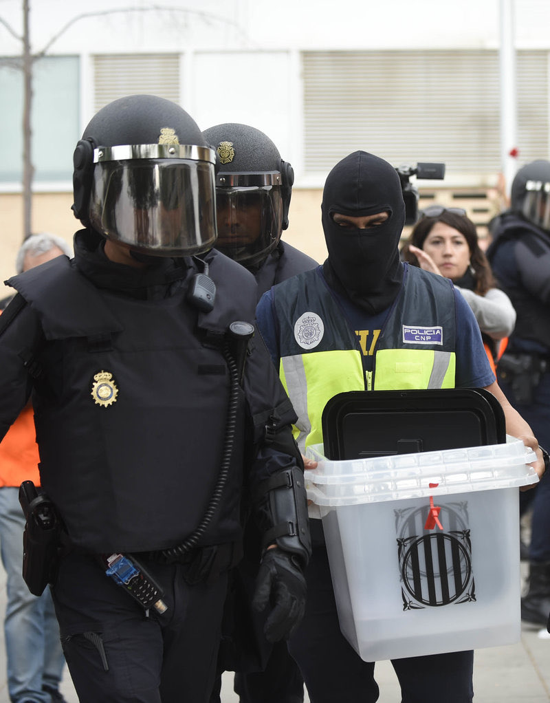 tobuushi's tweet image. As a Catalonian national, this video offends me in great measure.
But we can’t expect much better from a corrupt organisation that disregards the claim for freedom of its citizens and alouds violent repression to silence it.