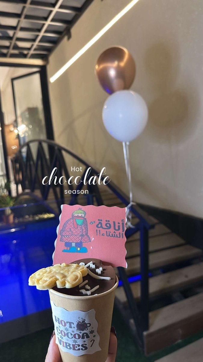 sofya2021's tweet image. سنة جديدة وأنا معاي أغلى الناس بحياتي ( أهلي )  .. 🎉🎈🎶