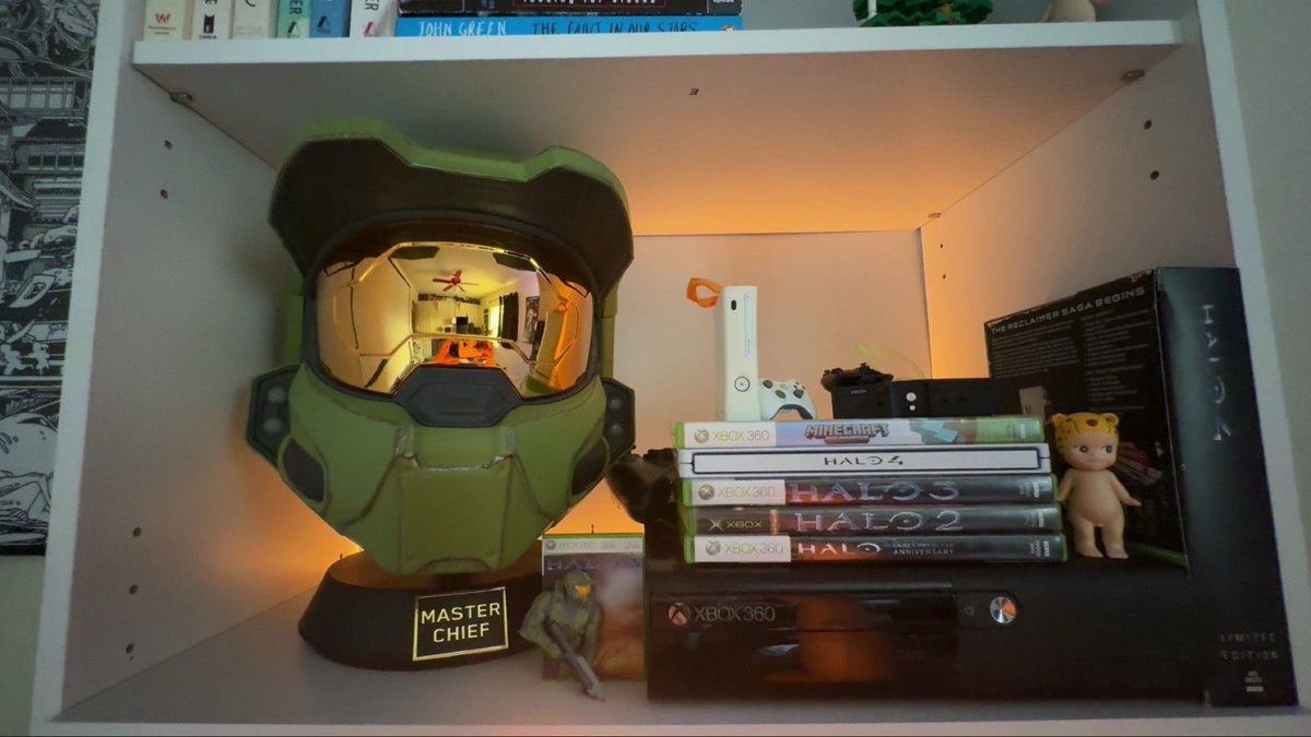 Santa was a little late for @pompompurinval but slowly growing his <a href="/Halo/">Halo</a> collection! Aka fulfilling his childhood dreams! <a href="/Microsoft/">Microsoft</a> <a href="/Xbox/">Xbox</a>