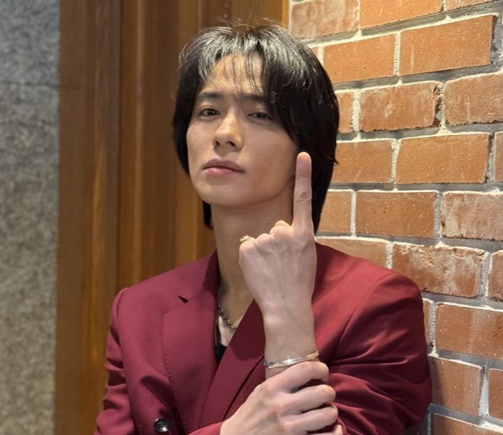HayatoRohika's tweet photo. カウコンのおかげで戸塚祥太が顔バズしそう。今年40歳、バズれ。 https://t.co/HW90YYIcBk