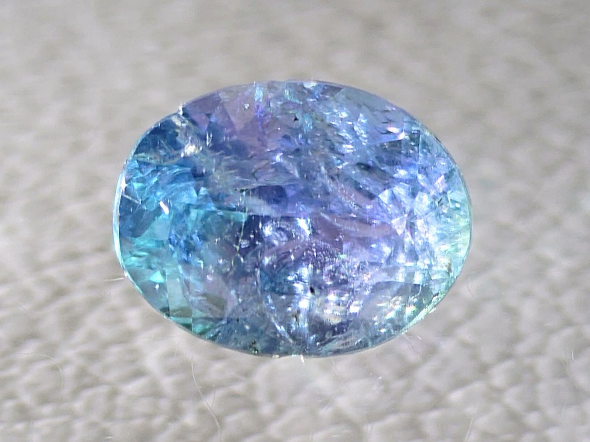 pico_poco_pico's tweet image. 海外便でコーネルピンお迎え💗
クラック多いけど、良き紫が見えてぐっさりでした💘
指に乗せるとよい発色で、、砕け散る覚悟でリングに留めたい気持ちがむくむく😂