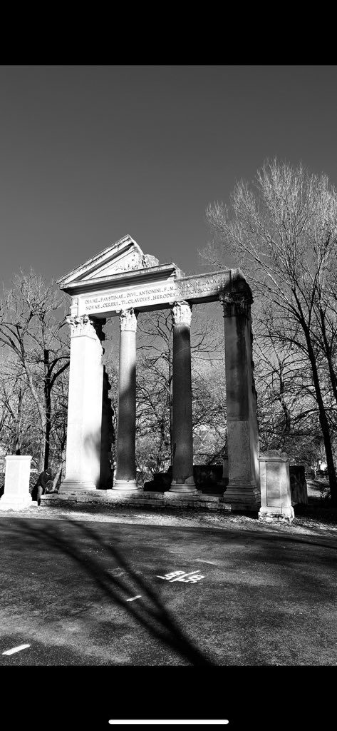 user_sr_'s tweet image. Las fotos en blanco y negro son otro rollo 🥹💆🏻‍♀️(Roma en blanco y negro es otro nivel) 😍😍😍🔝🔝