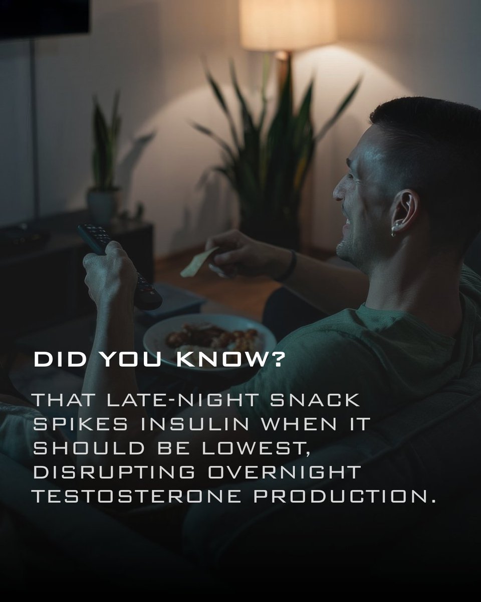 officialtrttips's tweet image. Stop sabotaging your sleep hormones! 🌙❌ That late-night snack spikes insulin when it should be at its lowest, disrupting your body's natural overnight testosterone production. 
#TRT #TestosteroneProduction #SleepHormones #MensHealth #TestosteroneLevels #NighttimeRoutine