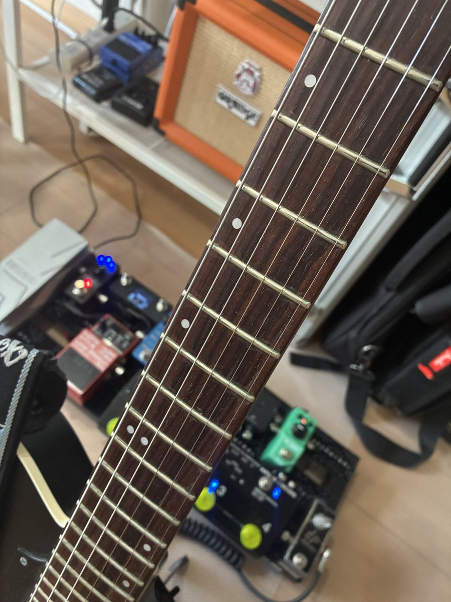 effector_mania's tweet photo. 弾き初め🎸
今年は環境も変えて少しチャレンジしたい。手を付けれなかったあの曲も今年こそは！ https://t.co/k5WzlsqO2X