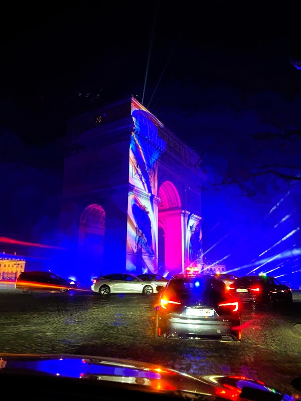 RuqueSebastien's tweet image. Chapeau l'Artiste parigot mon ami #Eddy 🤠 Pour cette photographie #PEACE #HNY2026 'nd #LIVEorLeaveParis 💖💙