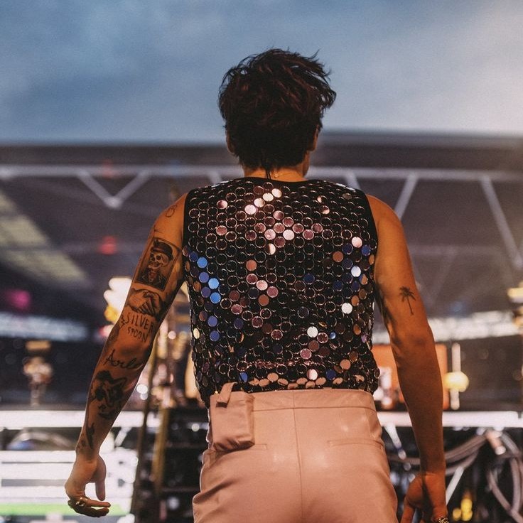 StatsHSpotify's tweet image. En 2025, @Harry_Styles recibió un total de 2,576,373,381 billones de streams en Spotify

Harry Styles: 536,761,694 M
Fine Line: 943,347,071 M
Harry's House: 1,071,226,255 M
Spotify Singles: 25,038,361

Total streams: 26,233,802,409 B