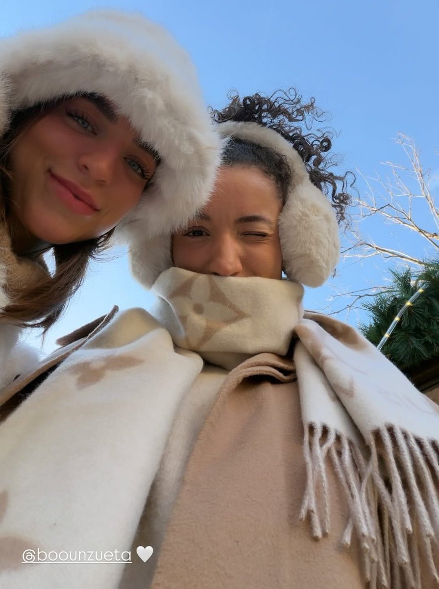 codigoscb's tweet image. nossa trindade estão amando 😭🤏🏻