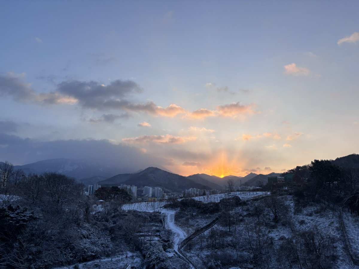 새해 시작
모두 굿모닝이에요~
화이팅 빛나는 하루룰 보내요.