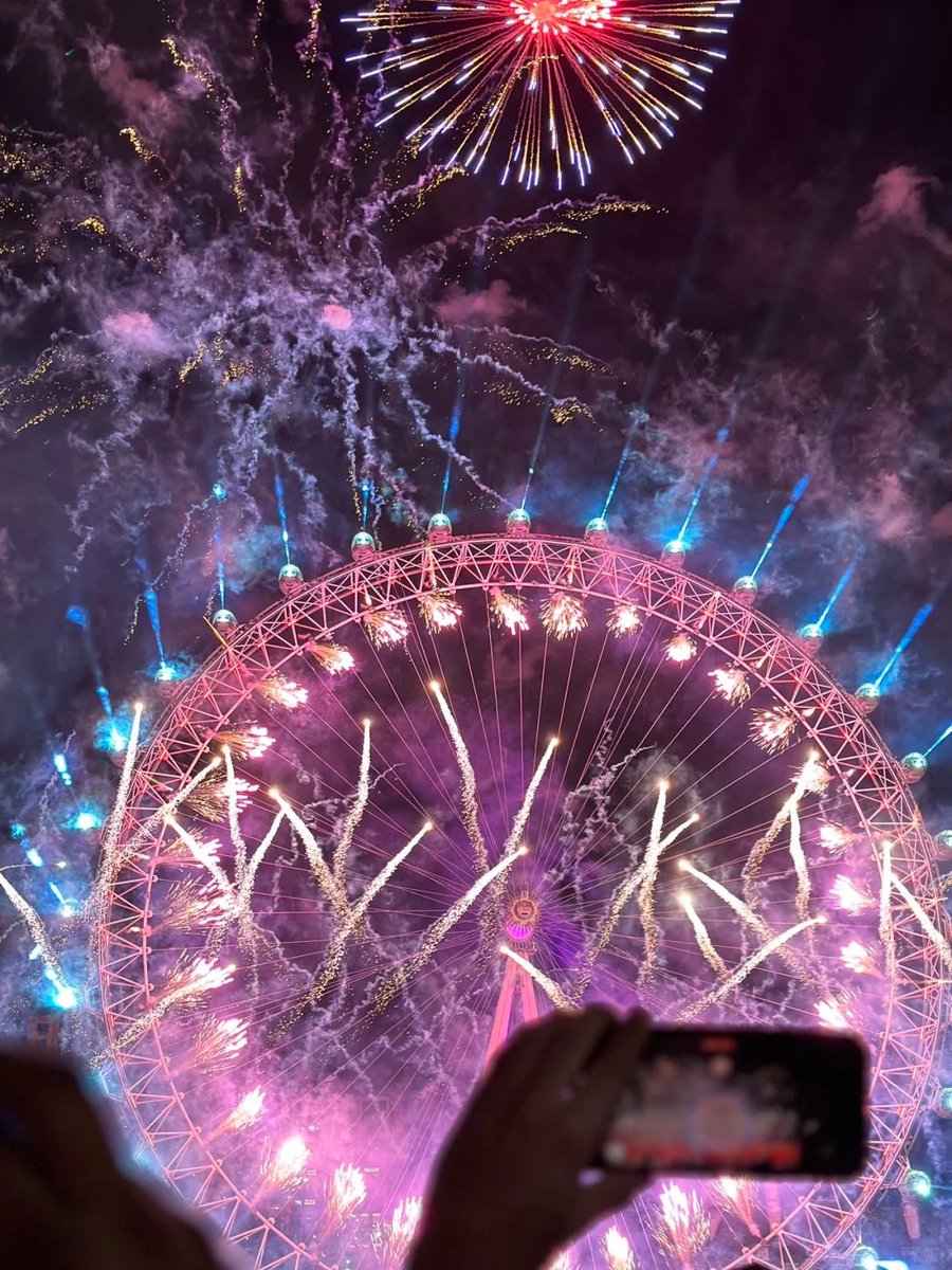 BiancaCappello8's tweet photo. 2026 doesn’t feel like a fresh start — it feels like a continuation.
Of lessons learned, values tested, and paths chosen.
Standing in London tonight, I’m choosing patience, perspective, and long-term thinking.
#2026 #London #LongTermThinking #NewYear #Perspective #LifeStrategy https://t.co/yQYclY1m6b