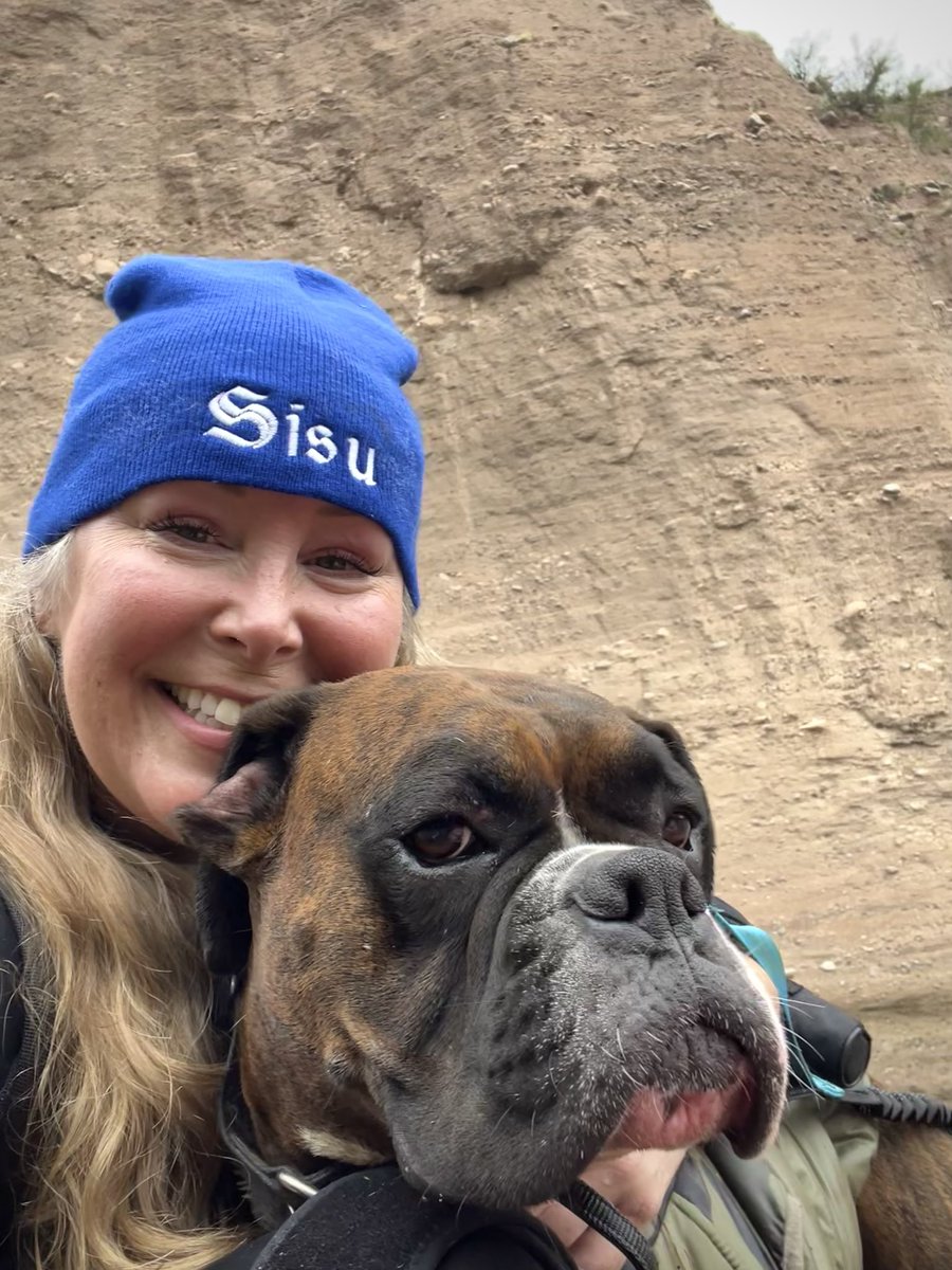 Glamazon72's tweet photo. They had a BLAST on our New Year hike this morning! Beast scared off the wild horses but otherwise perfect as not another human in sight for miles ๐ฅฐ๐๐
#Boxer #BoxerDog #BoxerAdventures #BoxerLife #TontoNationalForest #Loki #LadySif #Beast https://t.co/MEtzJB2pz1