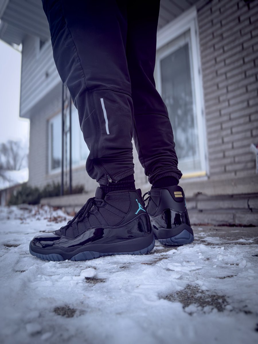 Sneaker_Cowboy's tweet photo. Happy New Year, Gammas in all black got me feeling like doing some Hood rat shit with my friends 🤣. Good shoe 🤙🏾 #kotd #snkrs #unds #snkrskickcheck #kickcheck #snkrsliveheatingup #shoessofresh #yoursneakersaredope #wearyoursneakers #nike #jordan #iphonephotography https://t.co/txRzN5qFLa