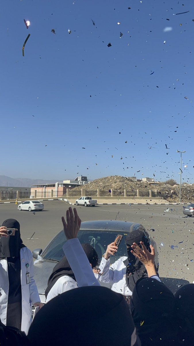 لَيان tweet media