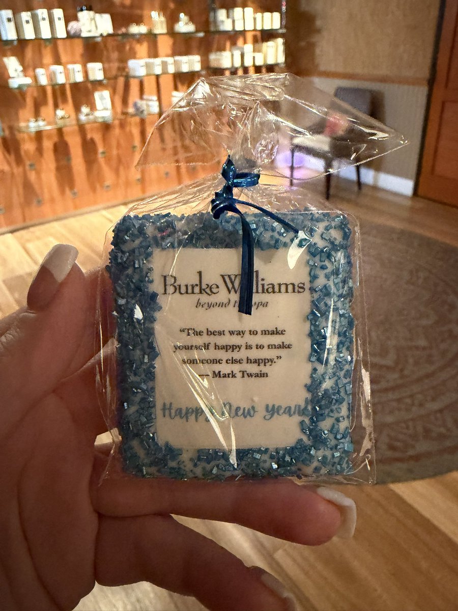 TheOneAbsolute's tweet image. The Burke Williams massage definitely made me happy today!!! Happy New Year, Everyone!!! I hope 2026 brings you many blessings!!! 😘😘😘