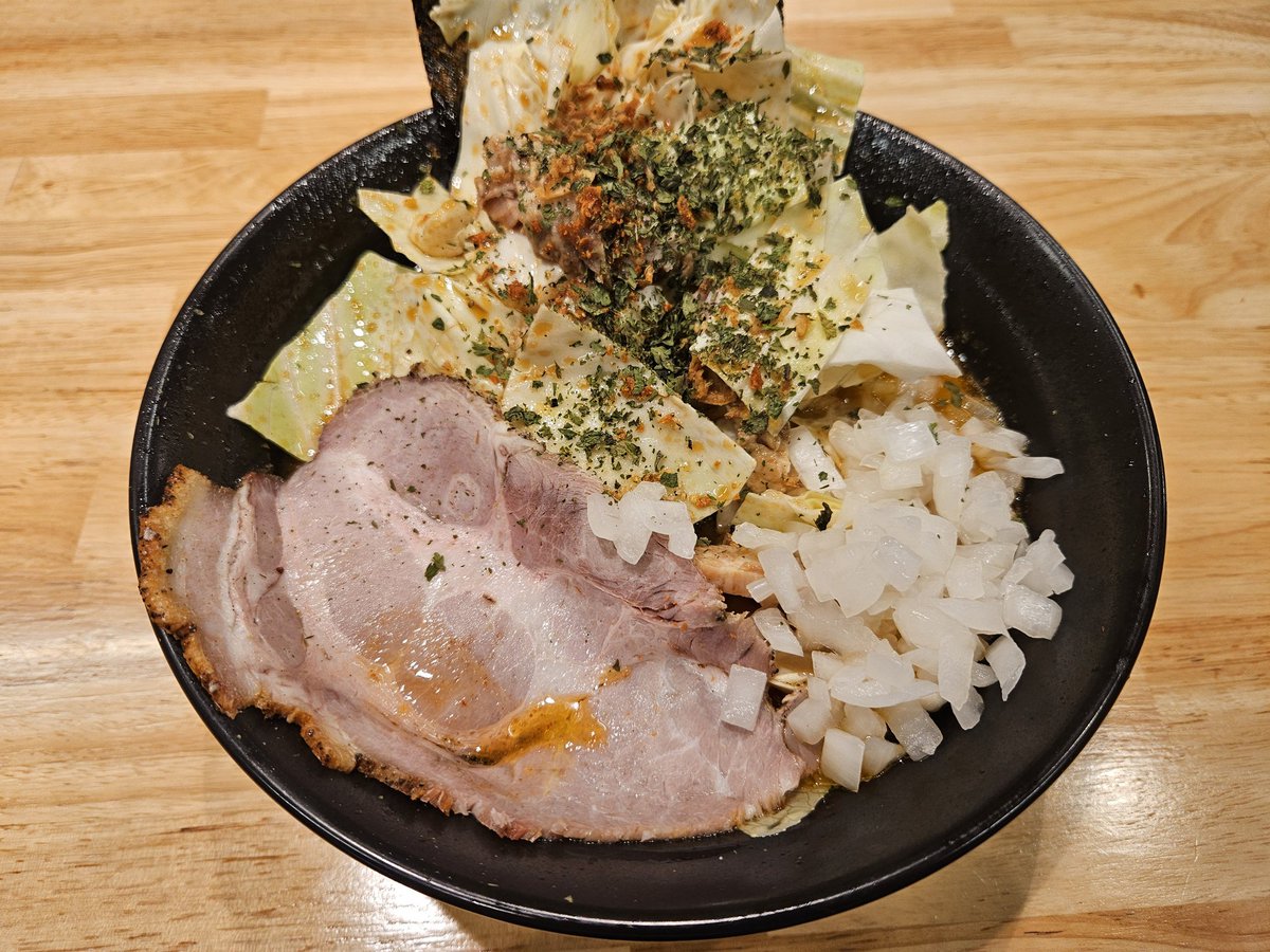 menyaSO's tweet image. おはようございます
店主なつきでございます
本日1月2日(金)もメニューは限られてもらいますが
通常営業
6:00～14:00
です
年始も休まず営業予定ですが、食材業者様も休みで限りがございます
お早めのご来店お待ちしております
4日辺りは食材切れが予想されます…
よろしくお願いします