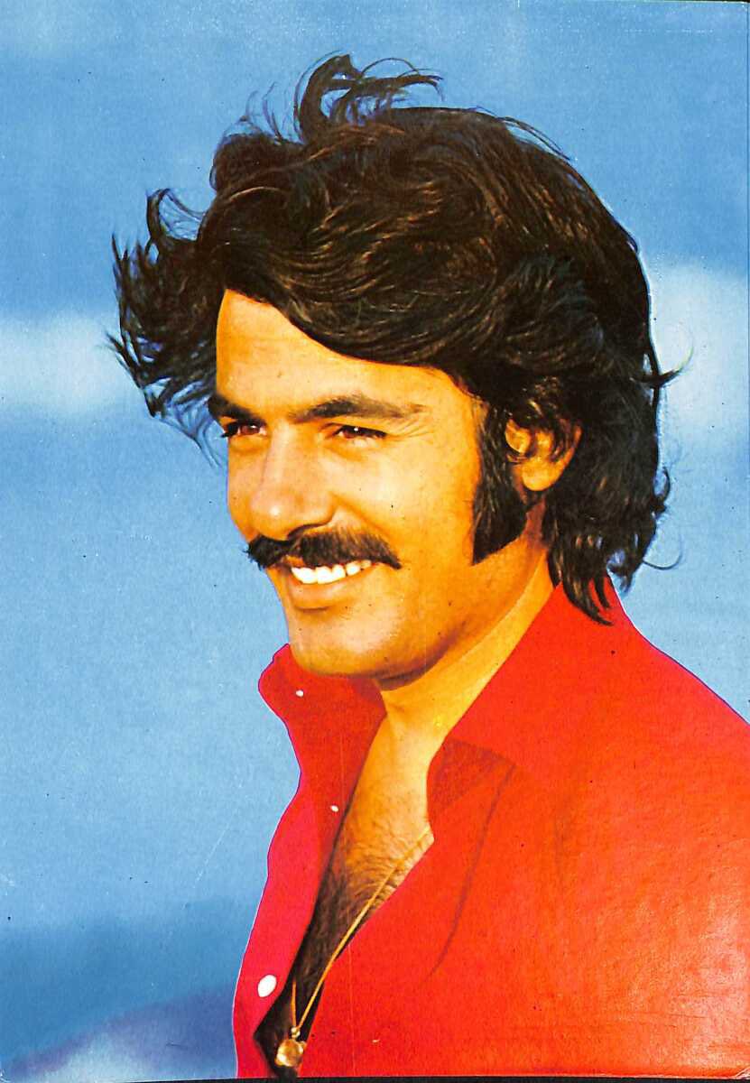 Zaman geldi sevdik sevildik mutlu olduk onun eserleri ile sevgimizi dile getirdik.
terk edildik üzüldük, ayrıldık özlem duyduk,kaybettik aradık.Teselliyi ne isyan da ne kadehde aradık dermanımız onun haykırışıydı onun sesiydi
Unutmadık, unutmayacağız
#FerdiTayfur  #2Ocak