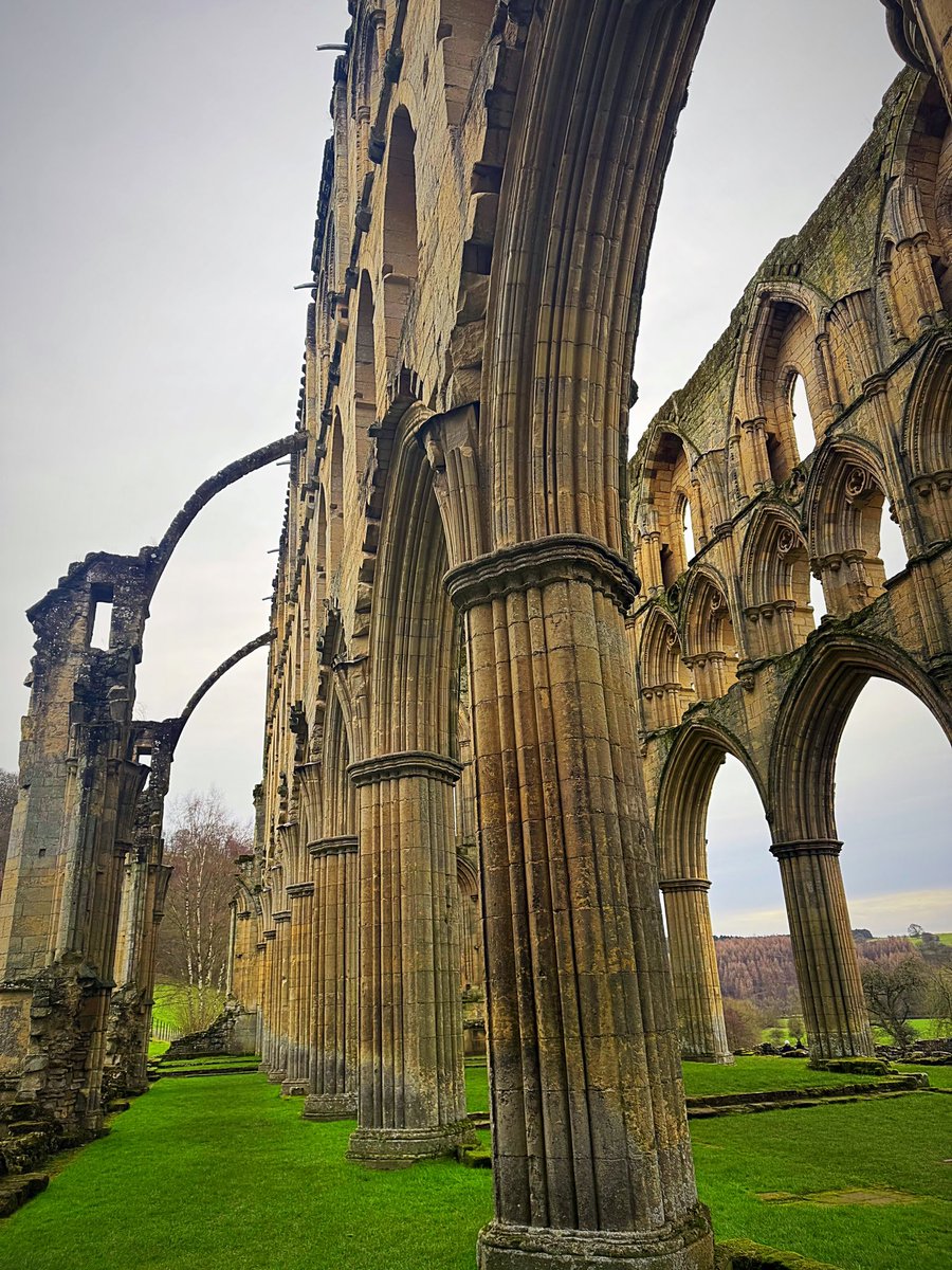 KirstieLouCarr's tweet photo. None of this New Year, new me bollocks, I’ll be the same old pain in the arse delight I’ve always been in 2026! Celebrating the NY in beautiful surroundings at Rievaulx Abbey and Helmsley ❤️ #fitat47 https://t.co/R0MFtqRYpm