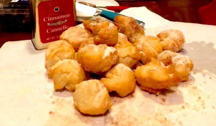 Made homemade Sfingi (Sicilian donuts)