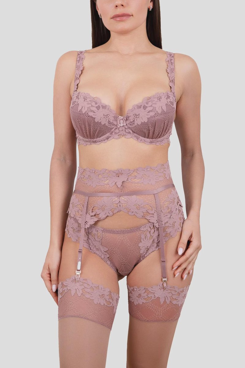 Estelle Puleston tweet media