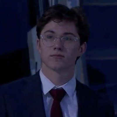 fraseminten's tweet image. someone say fraser minten with glasses 👀