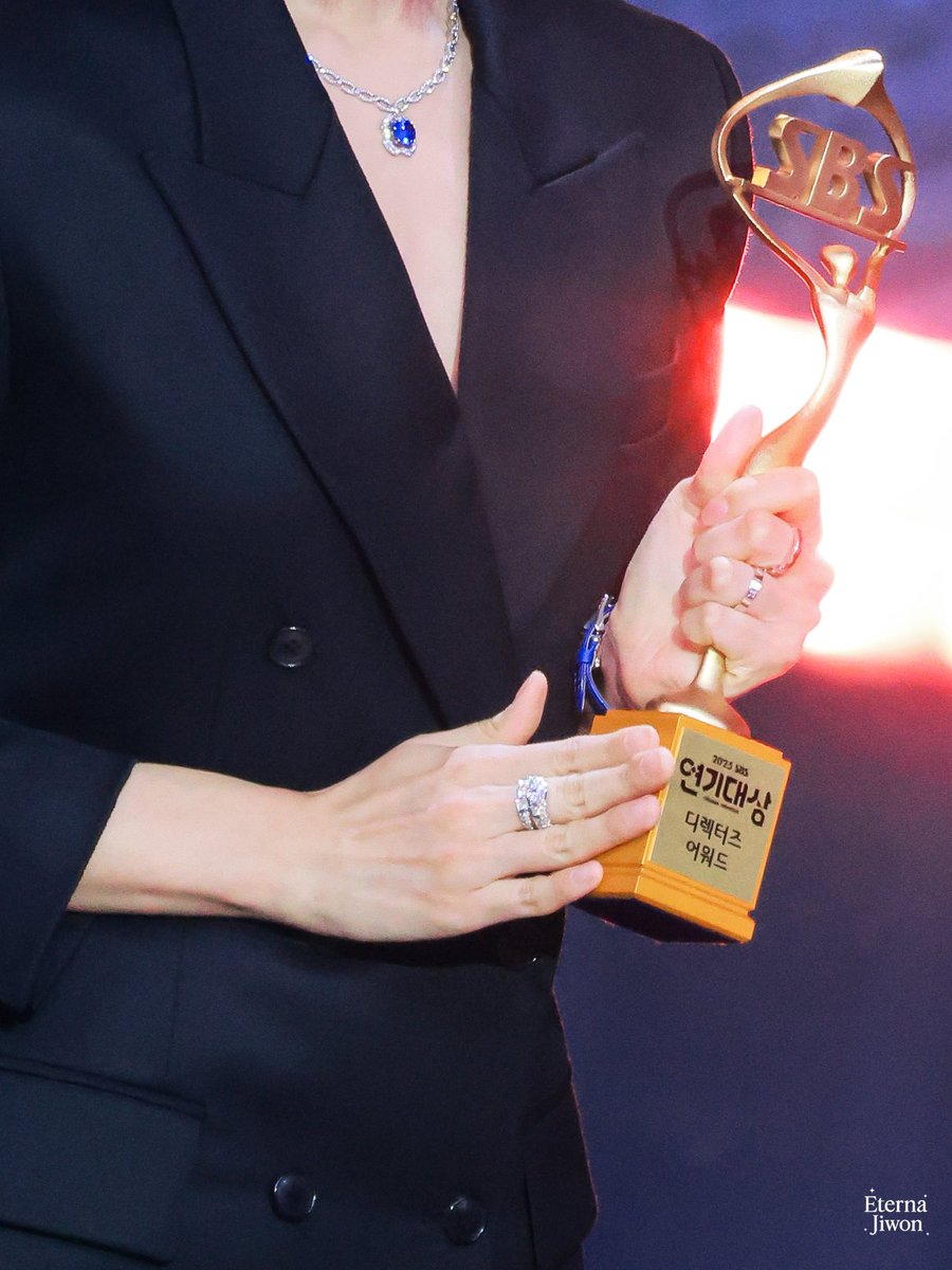 𝟮𝟬𝟮𝟱.𝟭𝟮.𝟯𝟭 <2025 SBS 연기대상> 

🏆👏

#김지원 
#닥터X하얀마피아의시대
#KimJiwon
#DoctorX