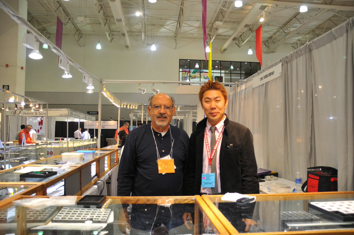 とはいえ、ツーソンは毎回様子がまったく違います。
 リーマンショック後には出展者はもちろん
ルートバスや周辺の出店まで激減したこともありましたし、その後の影響で会場自体が姿を消した年もありました。 かと思えば予想もしないほど急ににぎわい始める年もある。