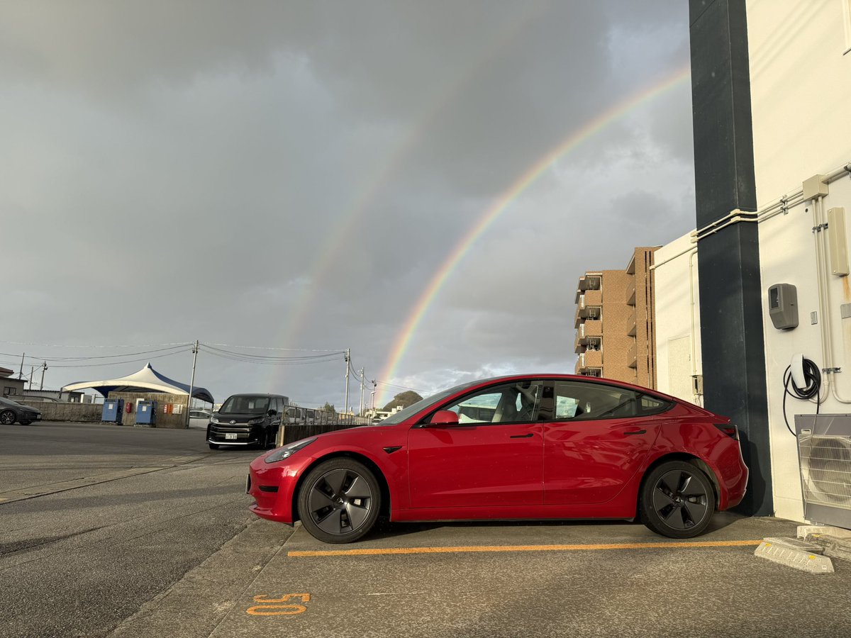Happiness_tesla's tweet photo. 虹がかかるなかモデル3借りてドライブです！🌈
行ってきます🫡 https://t.co/lyvKzS5LBZ