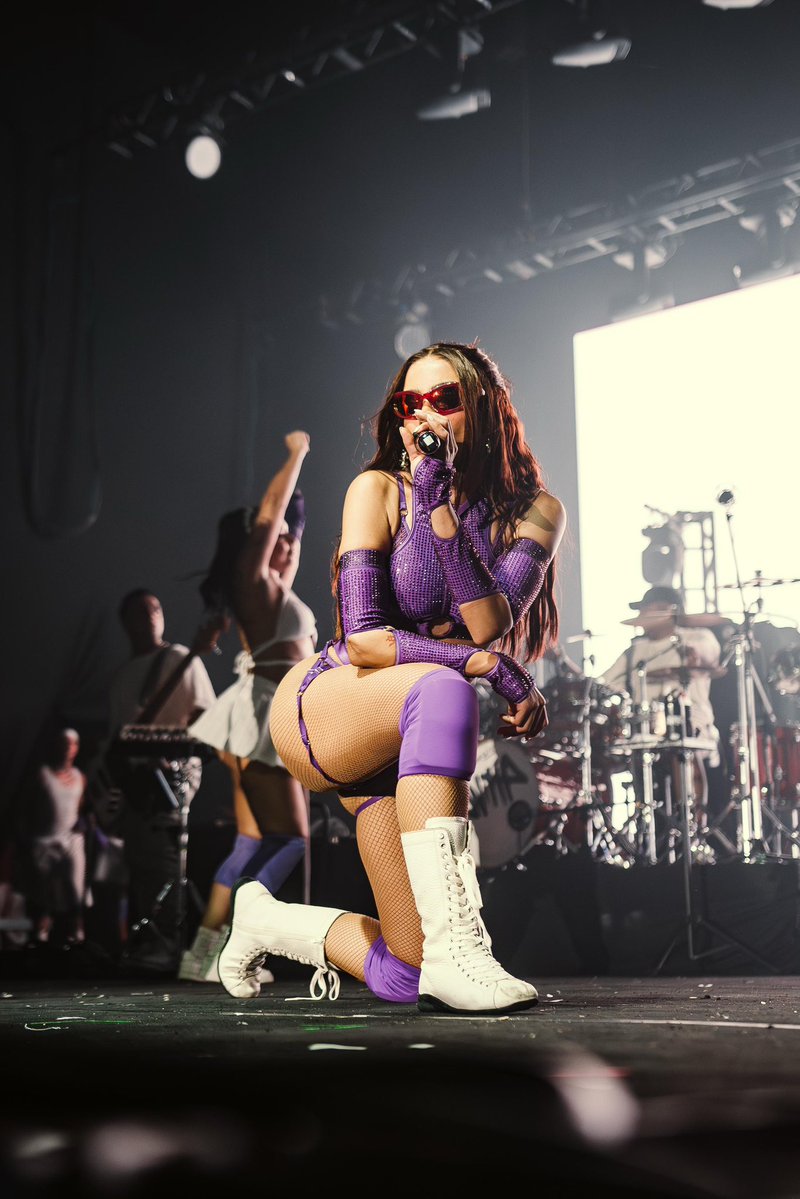 Anitta's tweet image. Felizzzz 2026 🤍