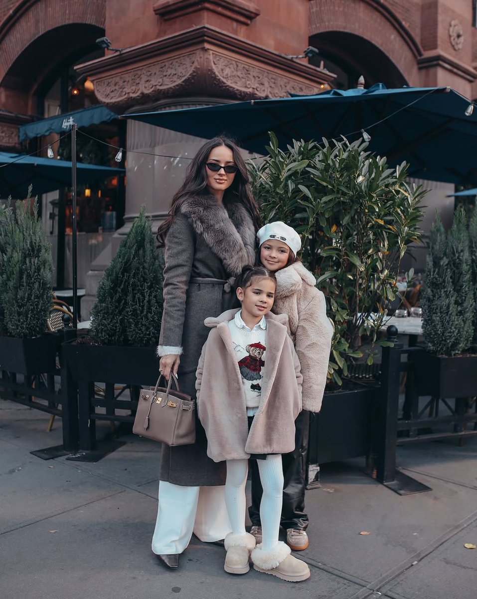 allthingsvict43's tweet photo. This coat steals the show (now on sale)

Comment SHOP below to receive a DM with the link to this post on my LTK ⬇...
Fresh vid just landed in bio! Go see 👀👆 https://t.co/8myDBIA93e